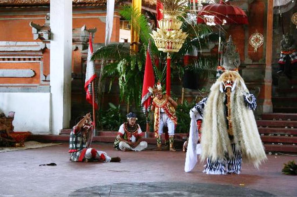 barong and kris dance